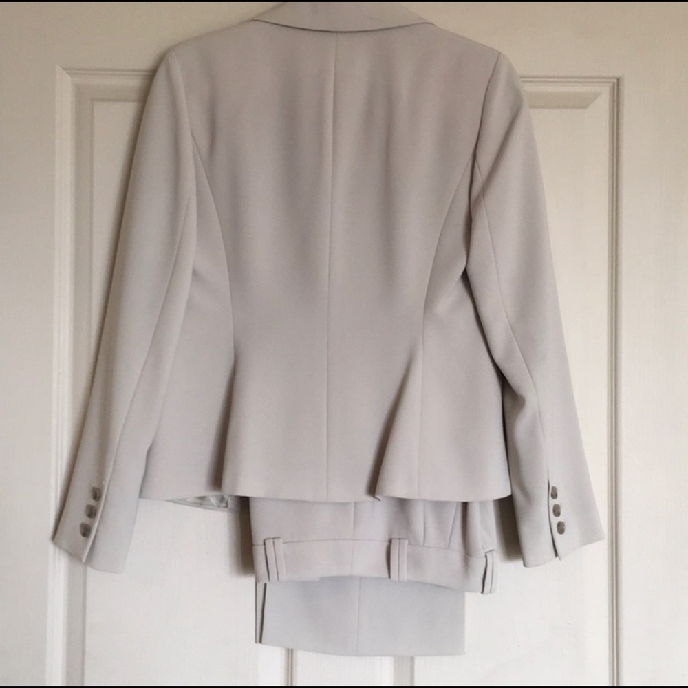 ANNE KLEIN PANTSUIT - Picture 2 of 3